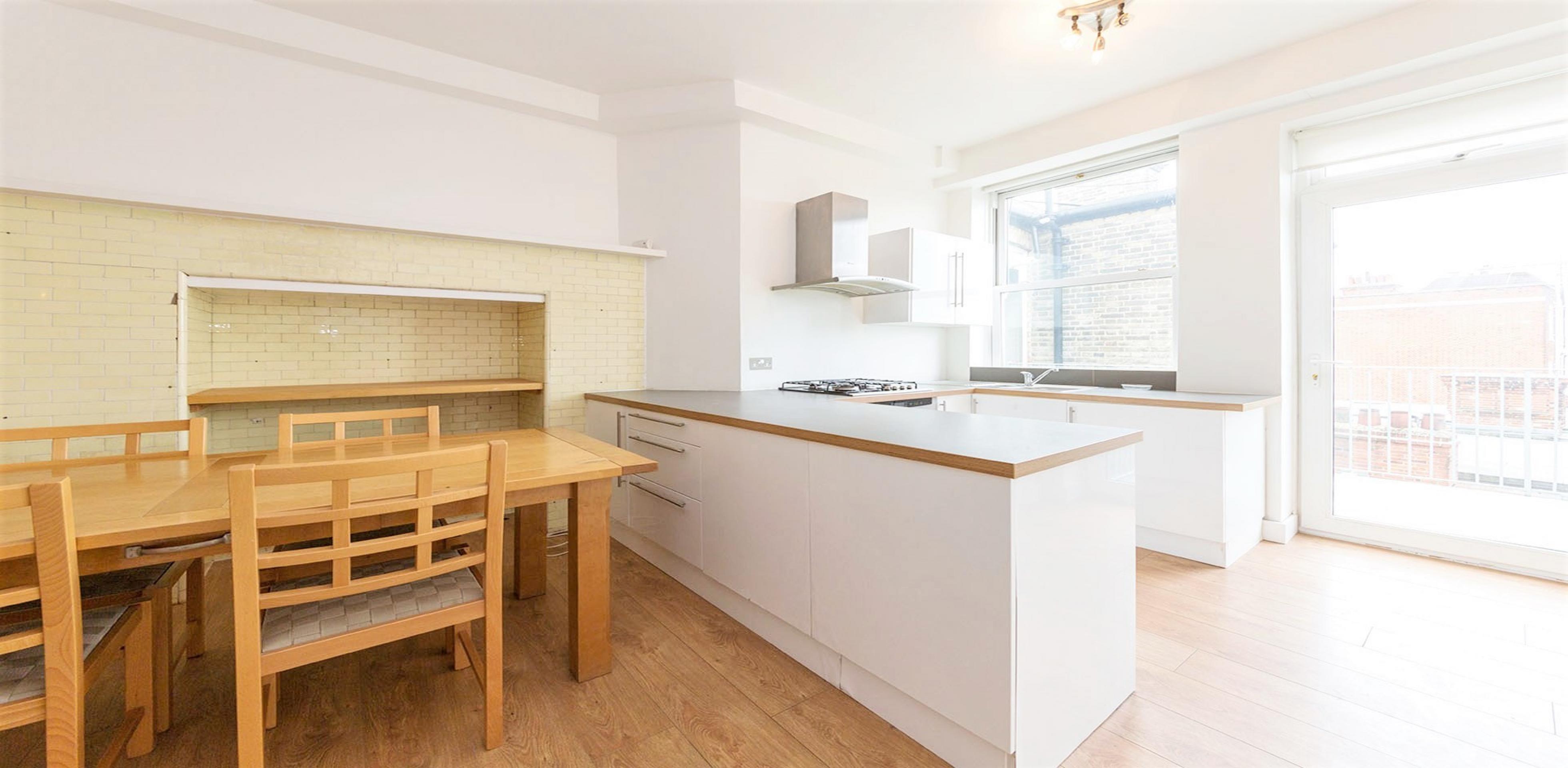 Modern Apartment Dunrobin Court, Hampstead NW3